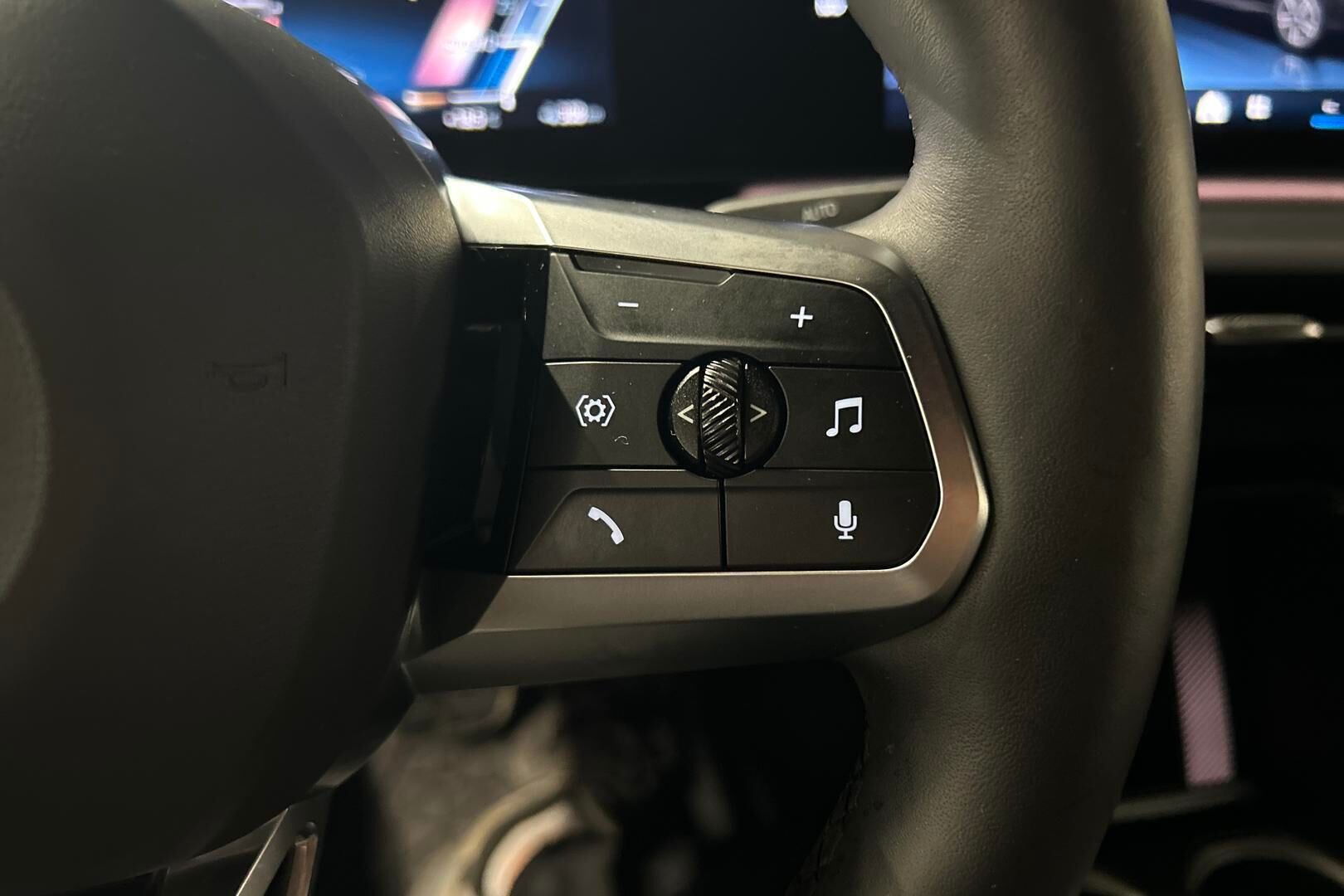 BMW IX2 iso kuva 18