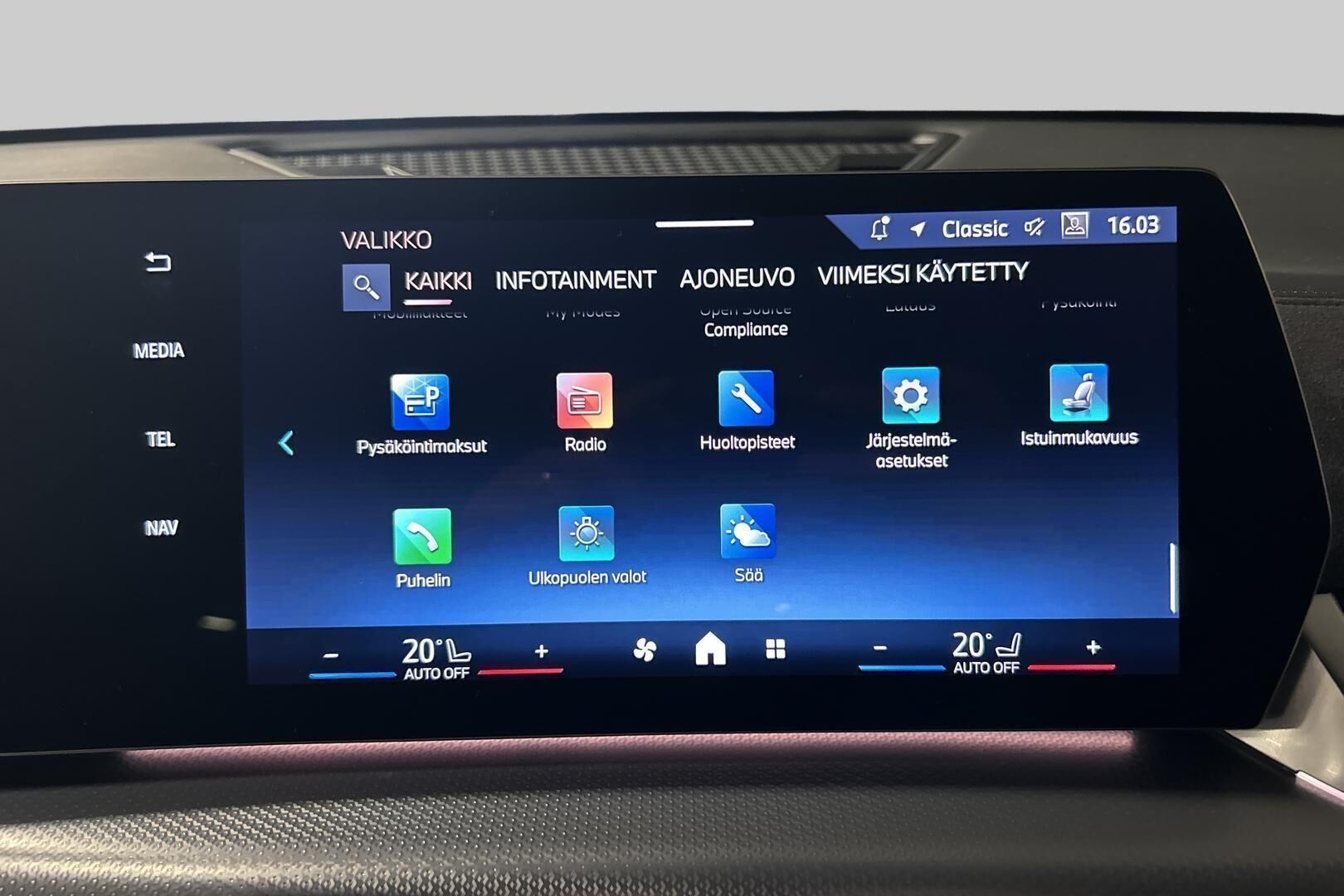 BMW IX2 iso kuva 32