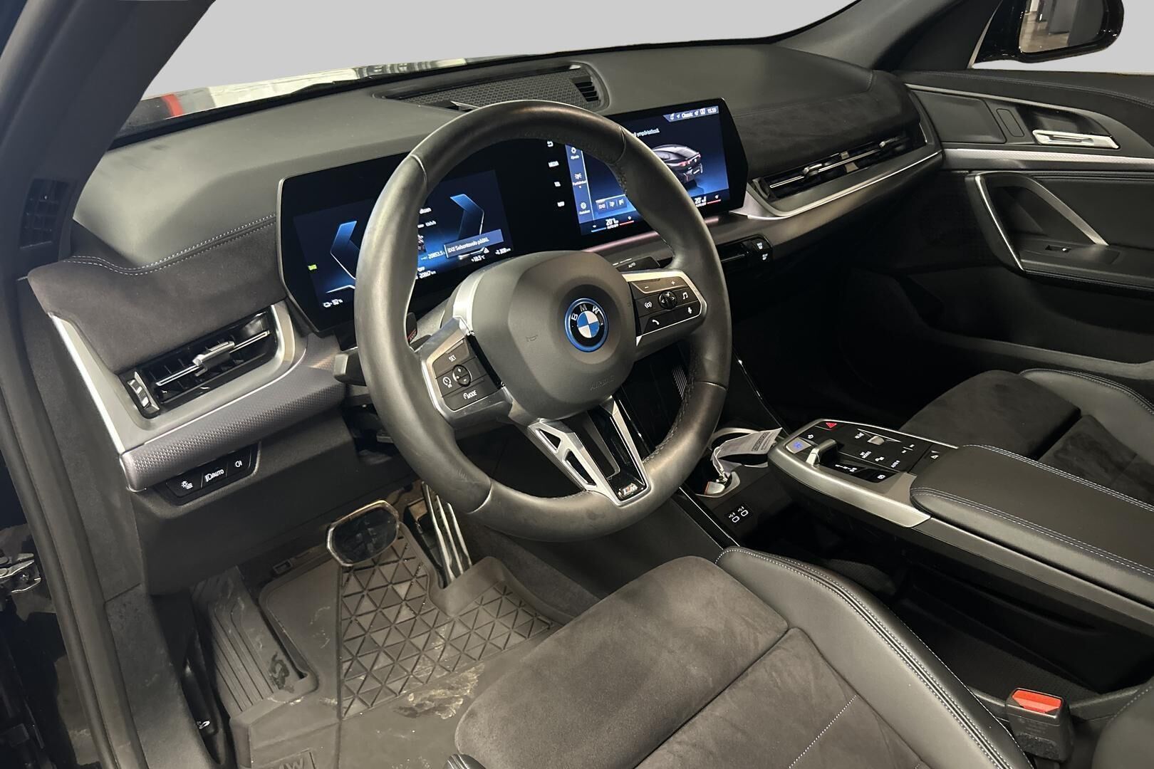 BMW IX2 iso kuva 8