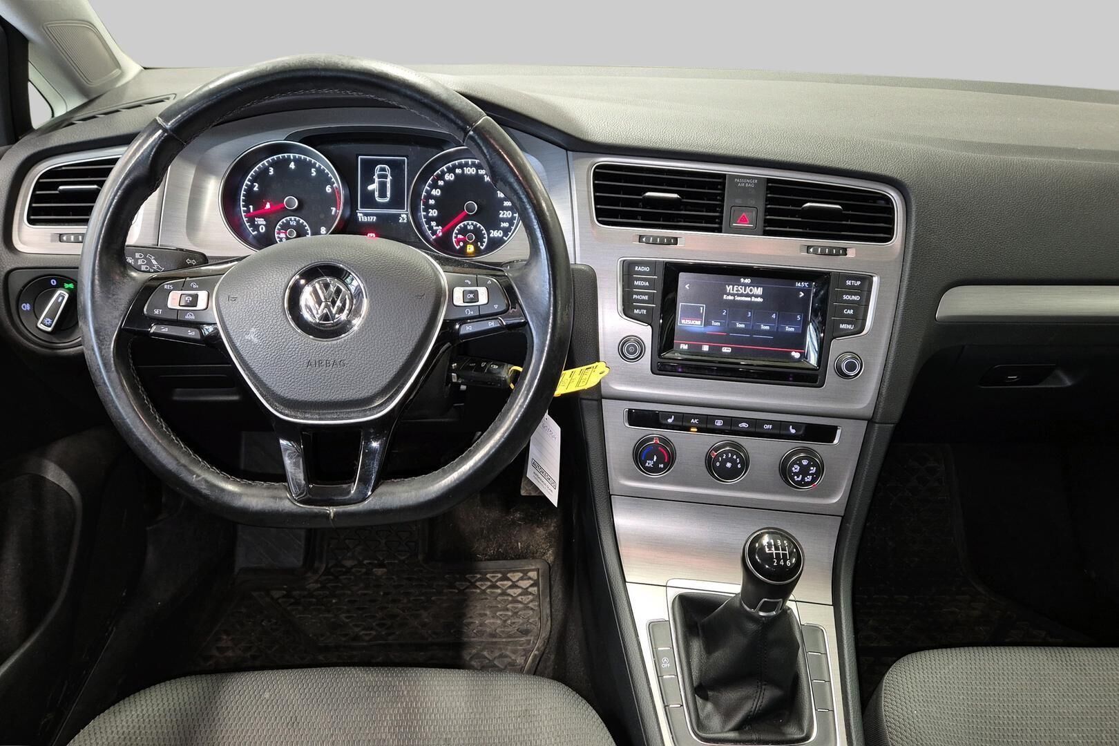 Volkswagen Golf iso kuva 2