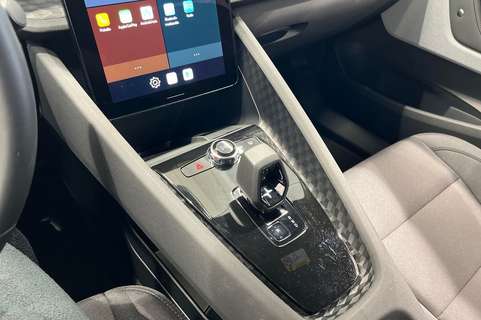 POLESTAR 2 iso kuva 12