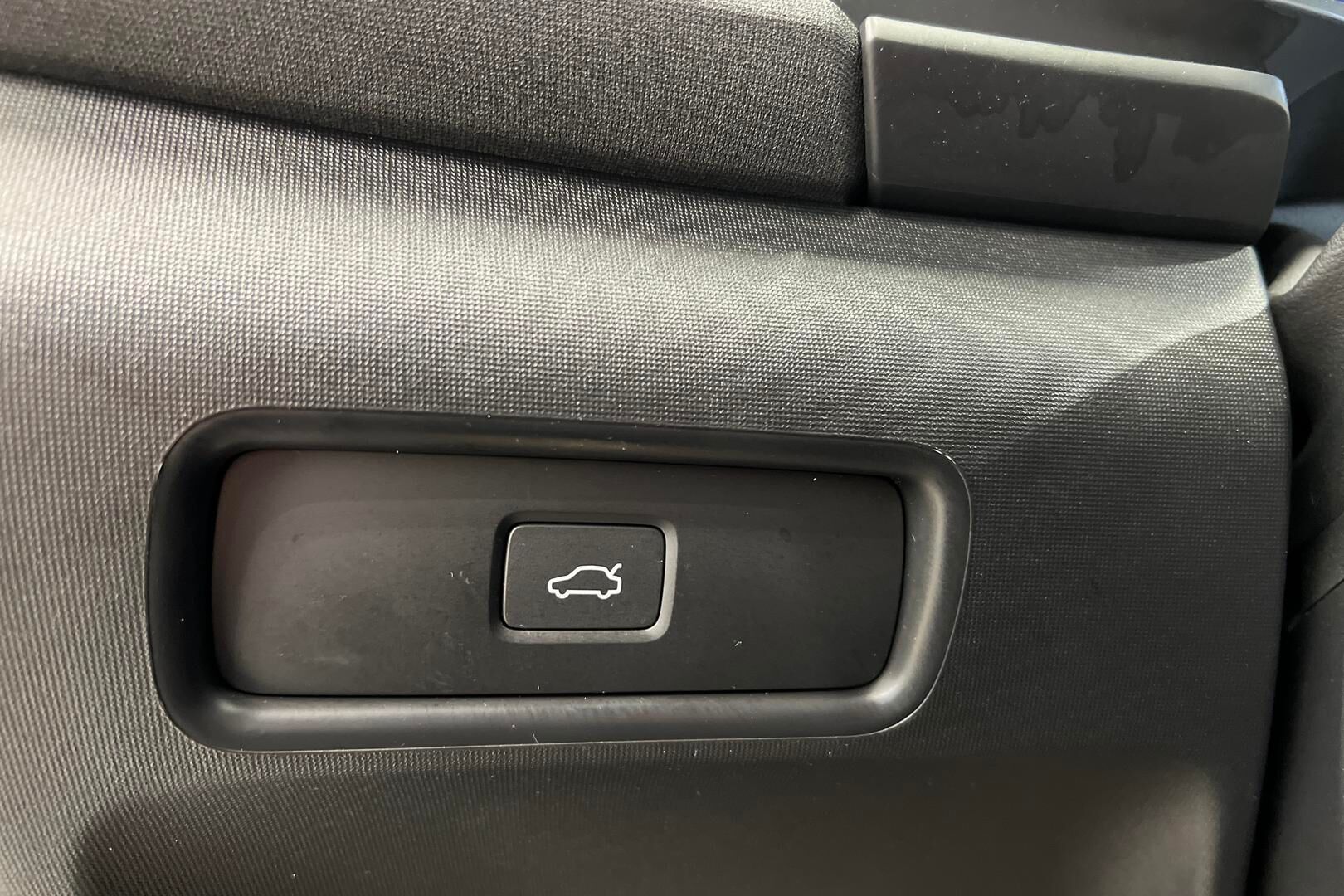 POLESTAR 2 iso kuva 34