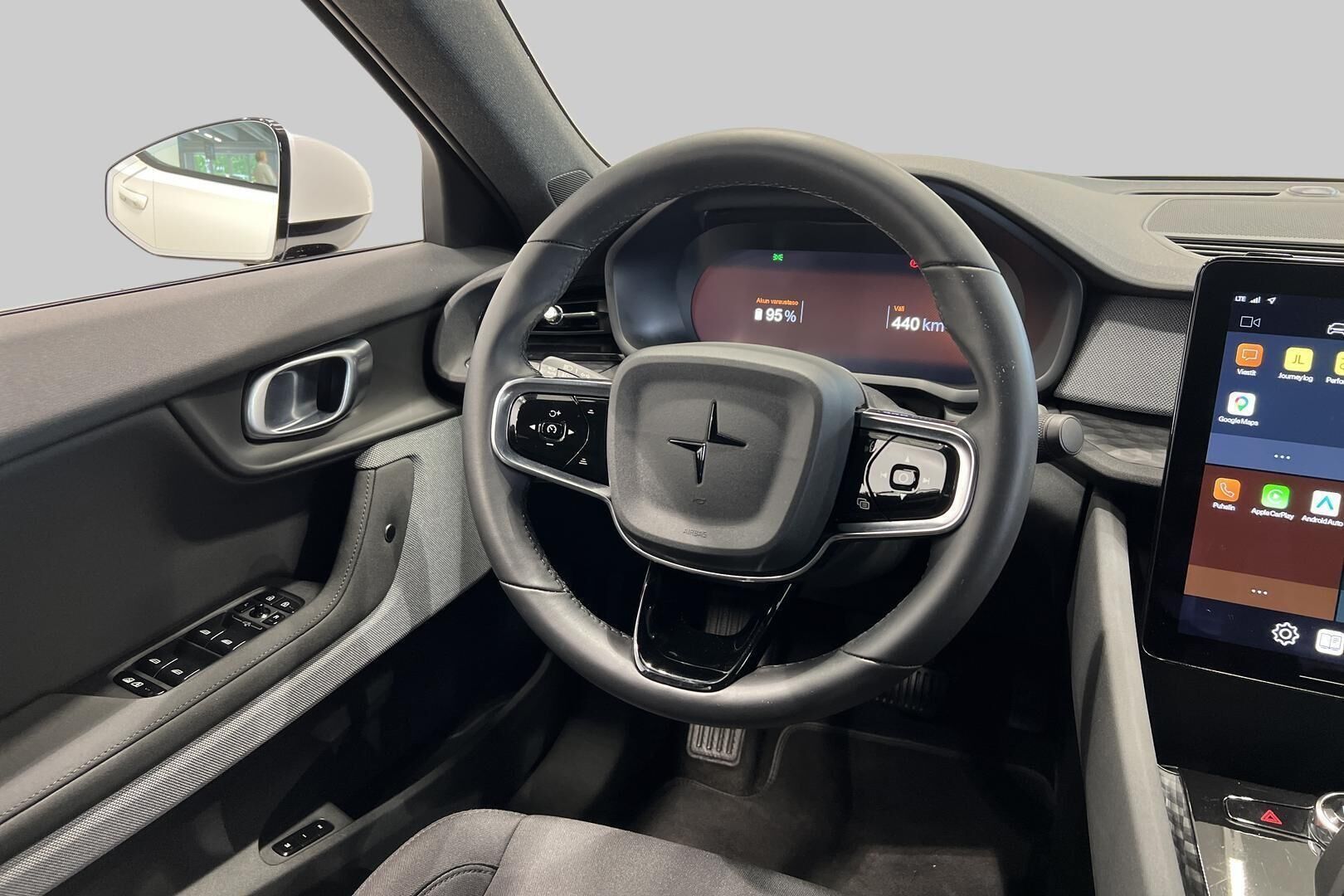 POLESTAR 2 iso kuva 18