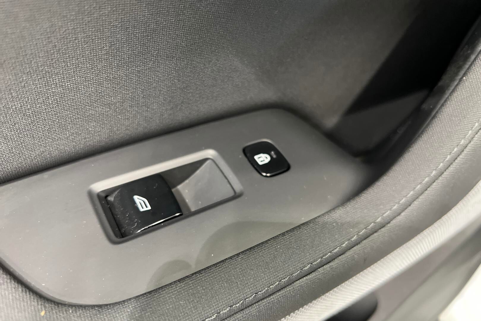POLESTAR 2 iso kuva 36