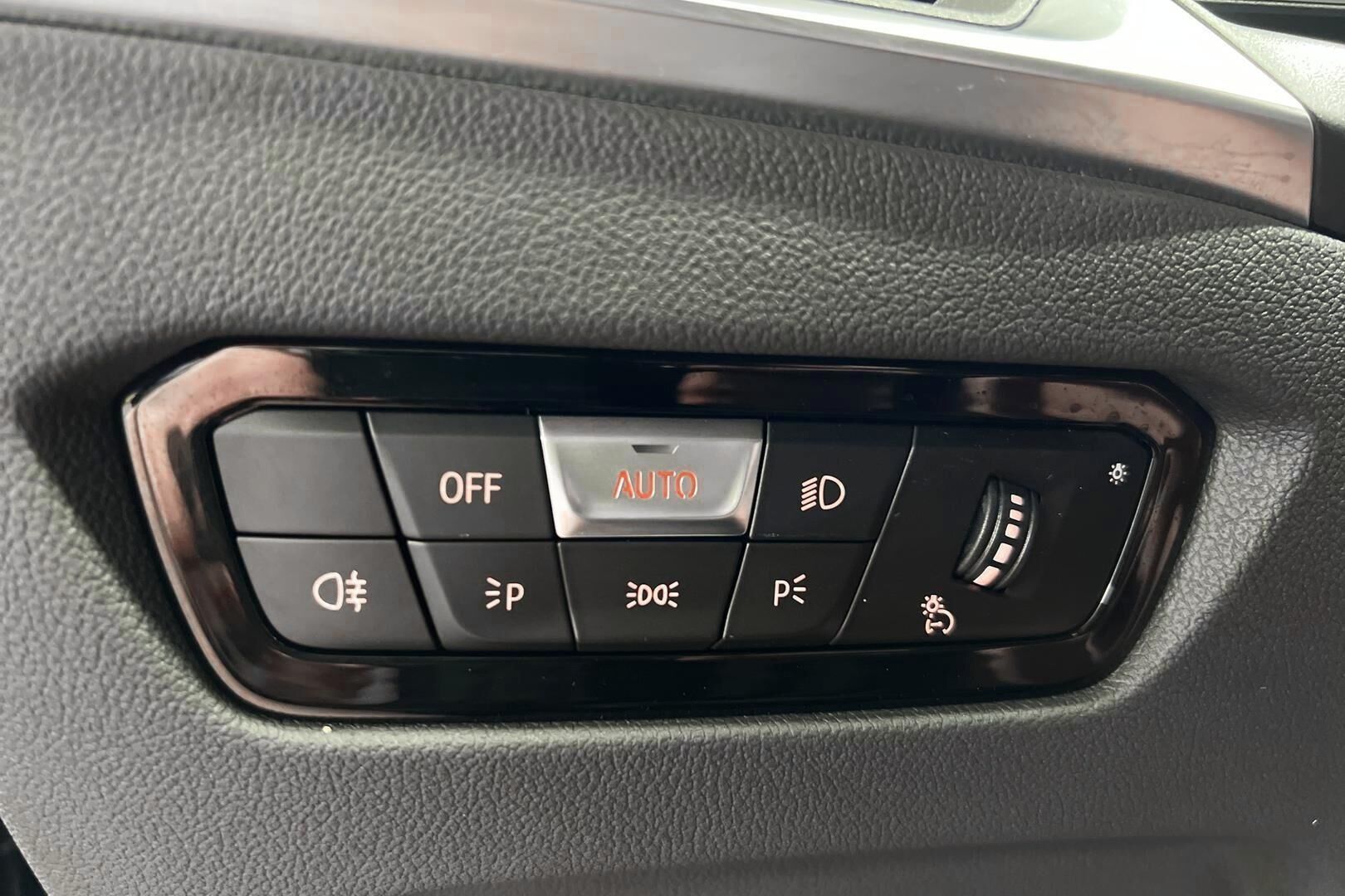 BMW I4 iso kuva 13