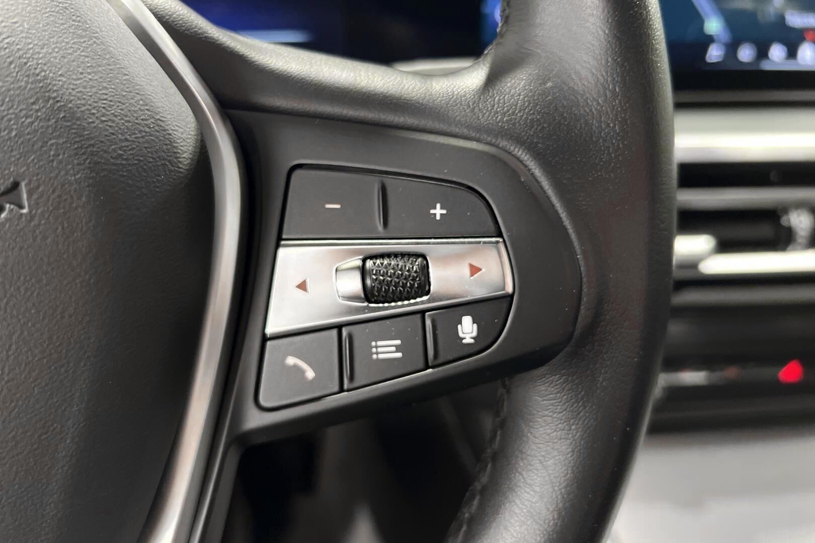 BMW I4 iso kuva 15