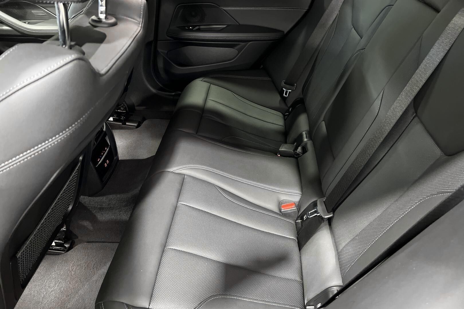 BMW I4 iso kuva 8