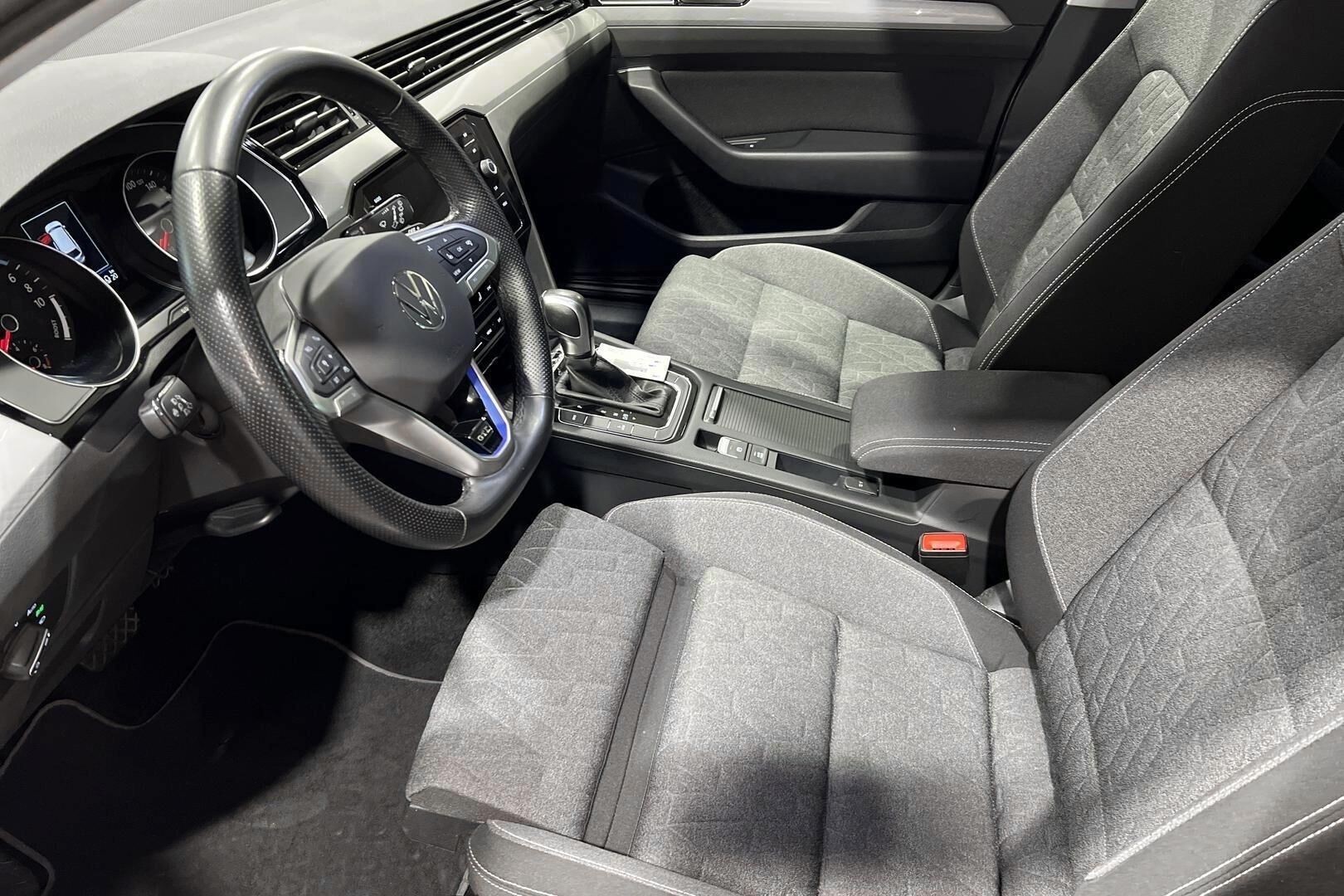 VOLKSWAGEN Passat iso kuva 9