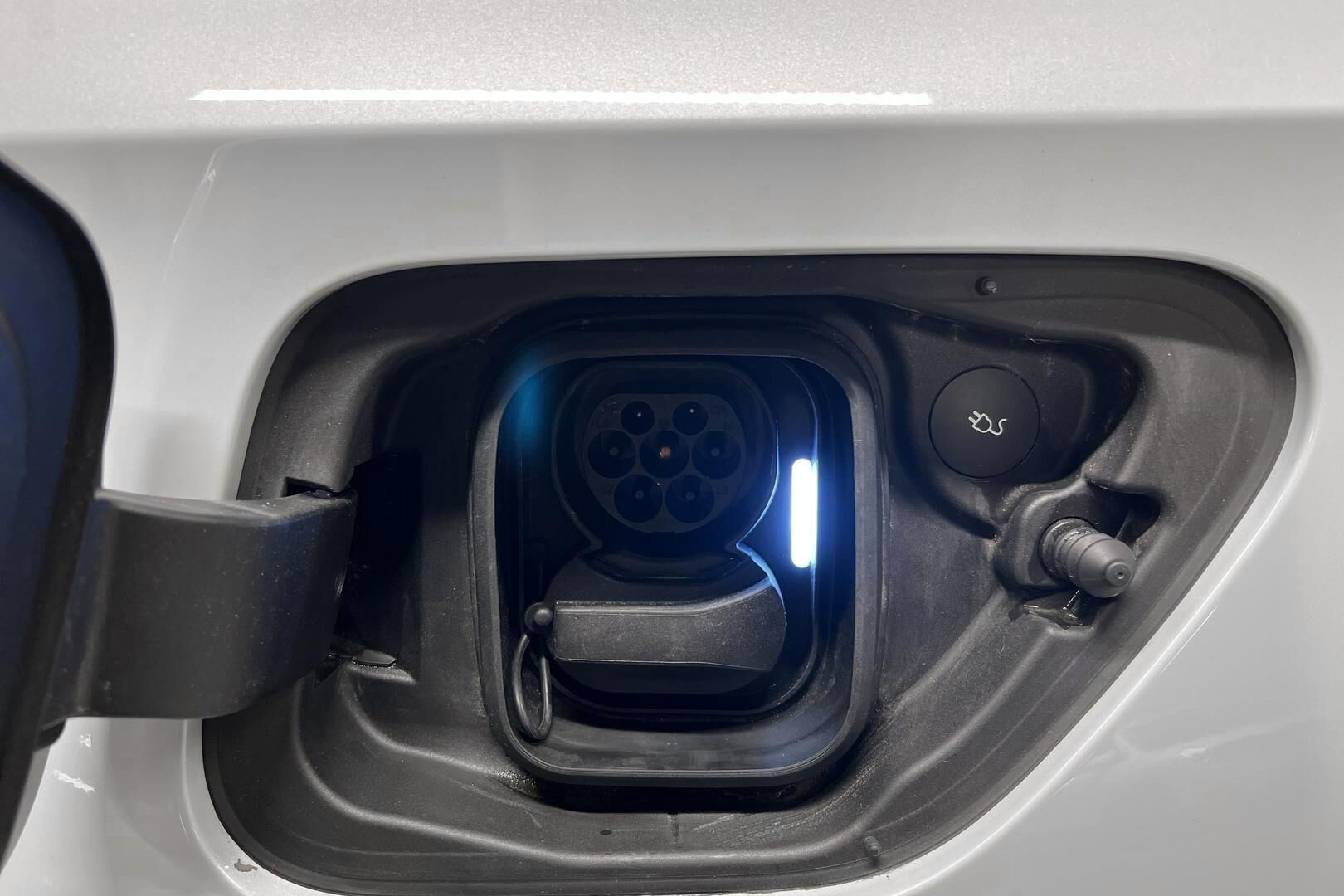 POLESTAR 2 iso kuva 17