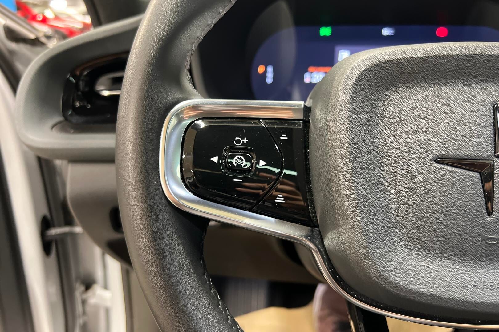POLESTAR 2 iso kuva 20