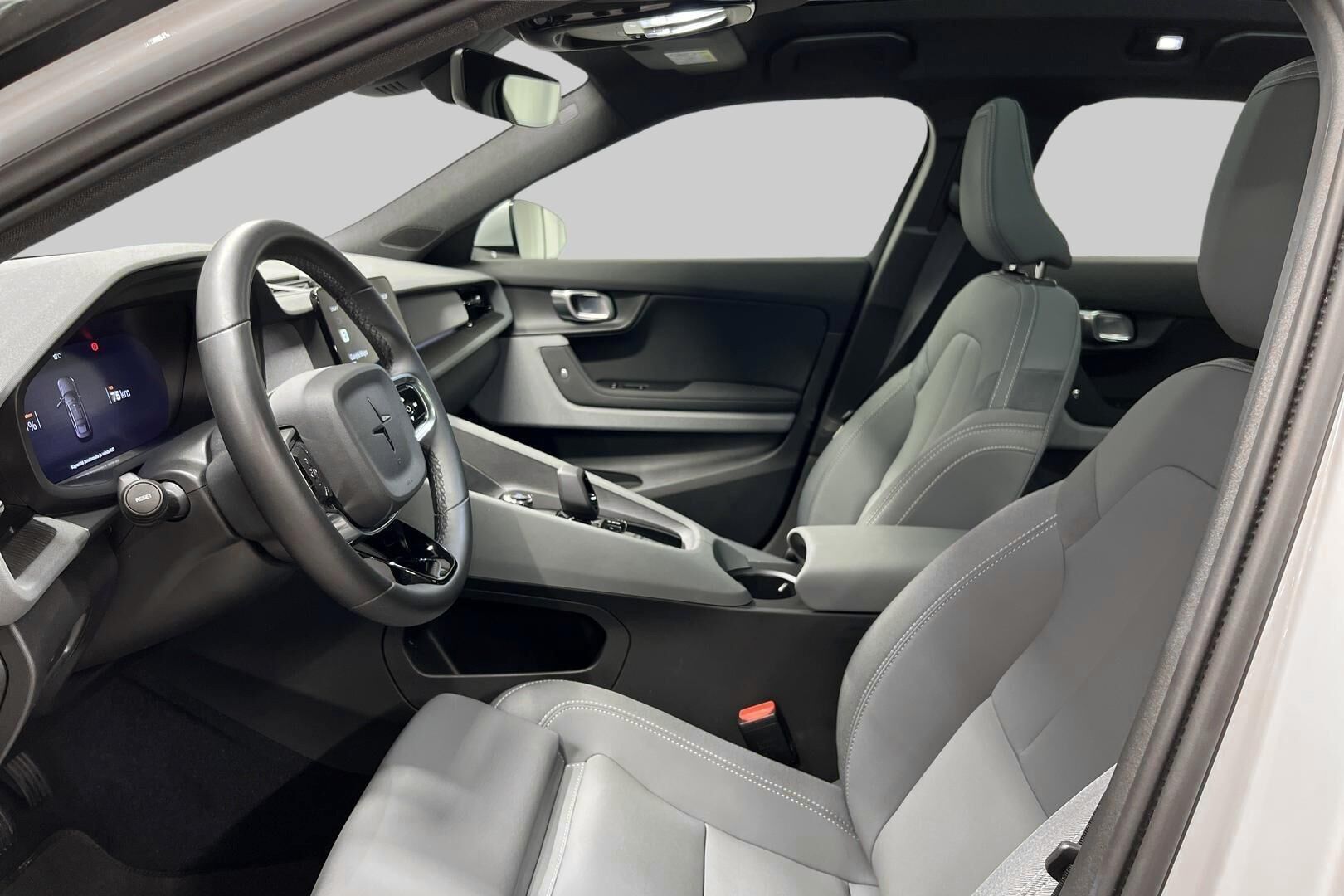POLESTAR 2 iso kuva 14