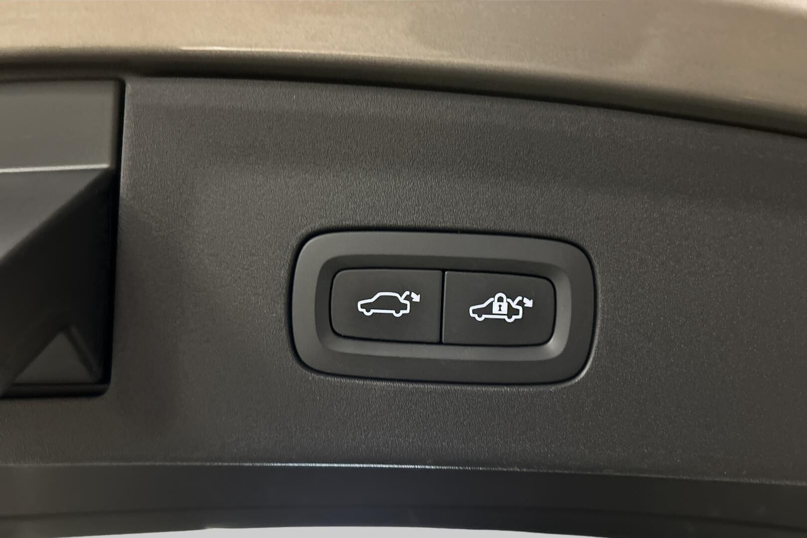 POLESTAR 2 iso kuva 15