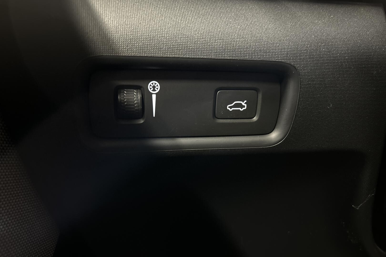 POLESTAR 2 iso kuva 22