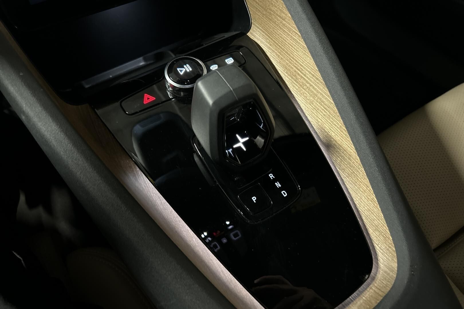 POLESTAR 2 iso kuva 30