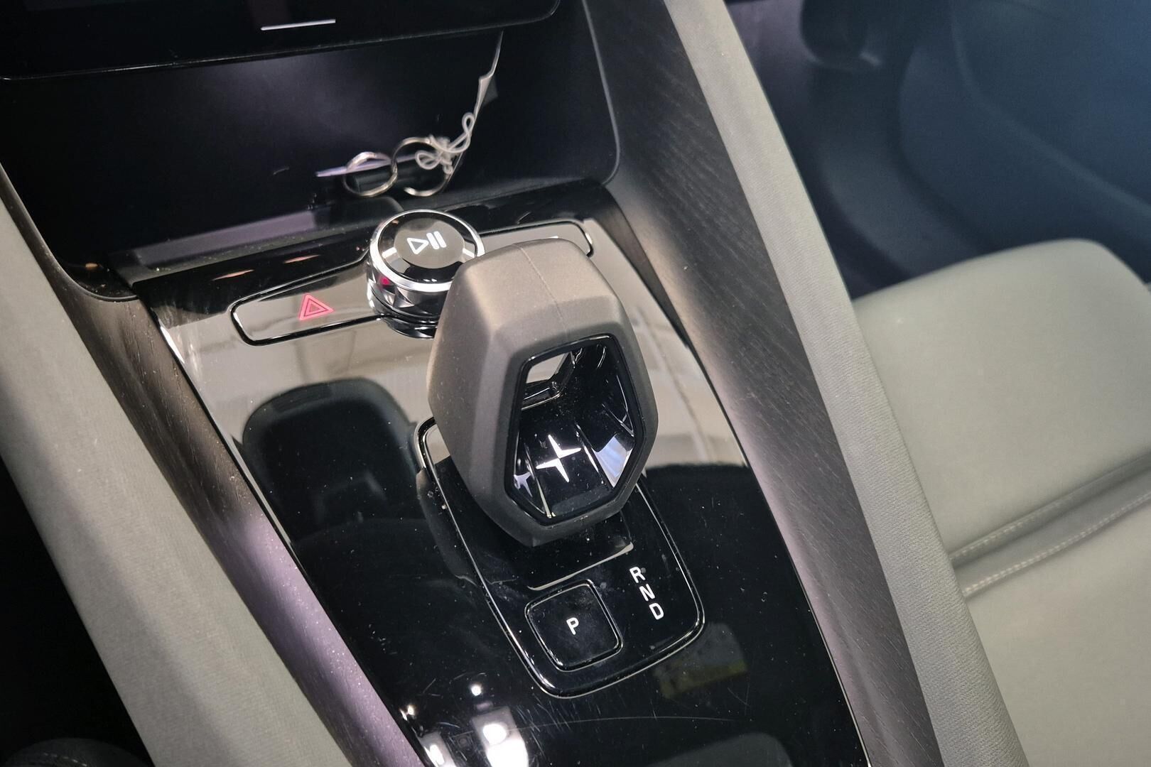 POLESTAR 2 iso kuva 15