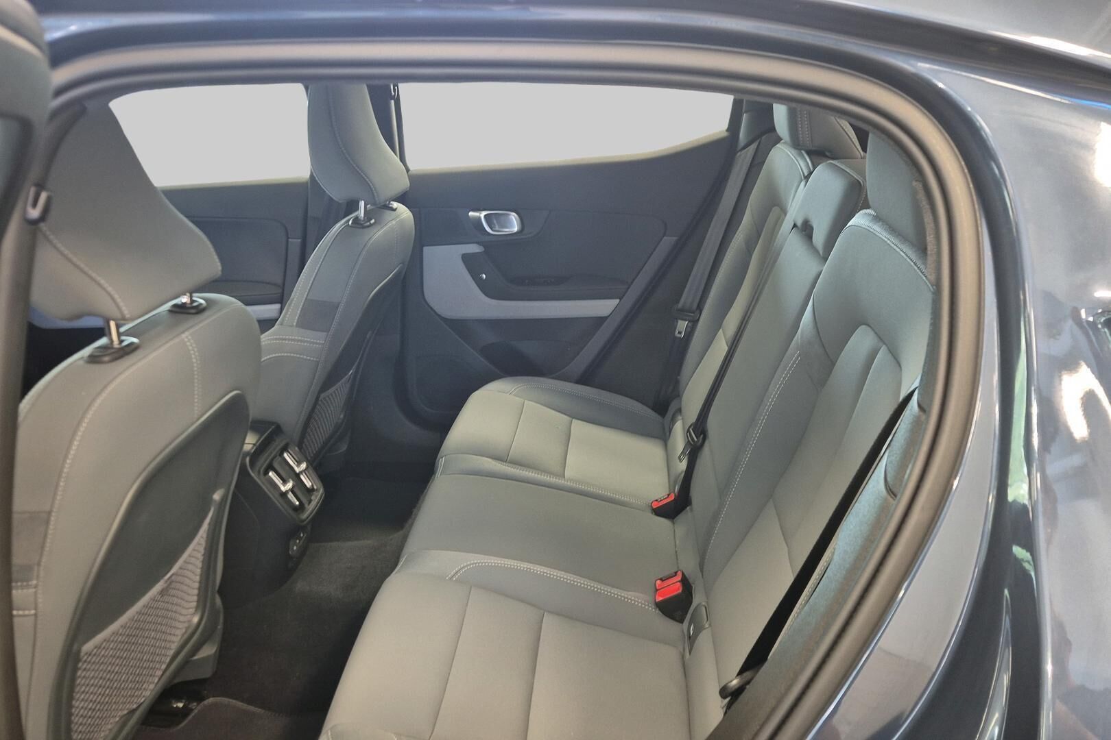 POLESTAR 2 iso kuva 9