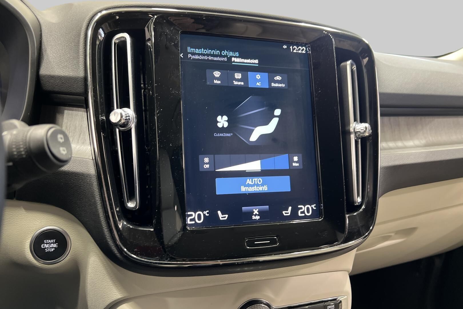 VOLVO XC40 iso kuva 11