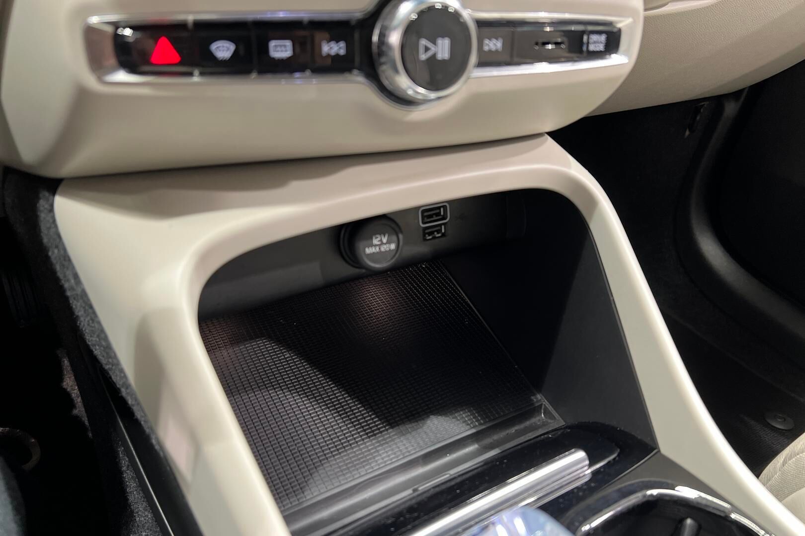 VOLVO XC40 iso kuva 29