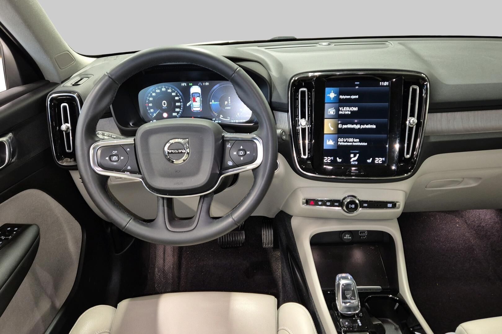 VOLVO XC40 iso kuva 2