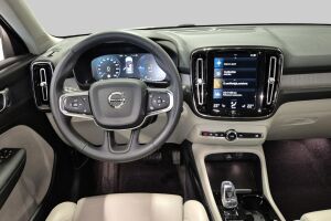 VOLVO XC40 esikatselu 2
