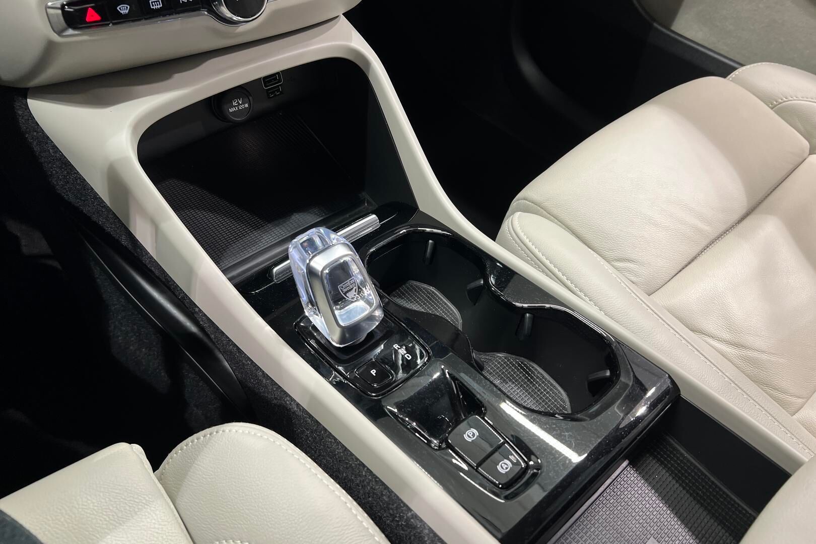 VOLVO XC40 iso kuva 30