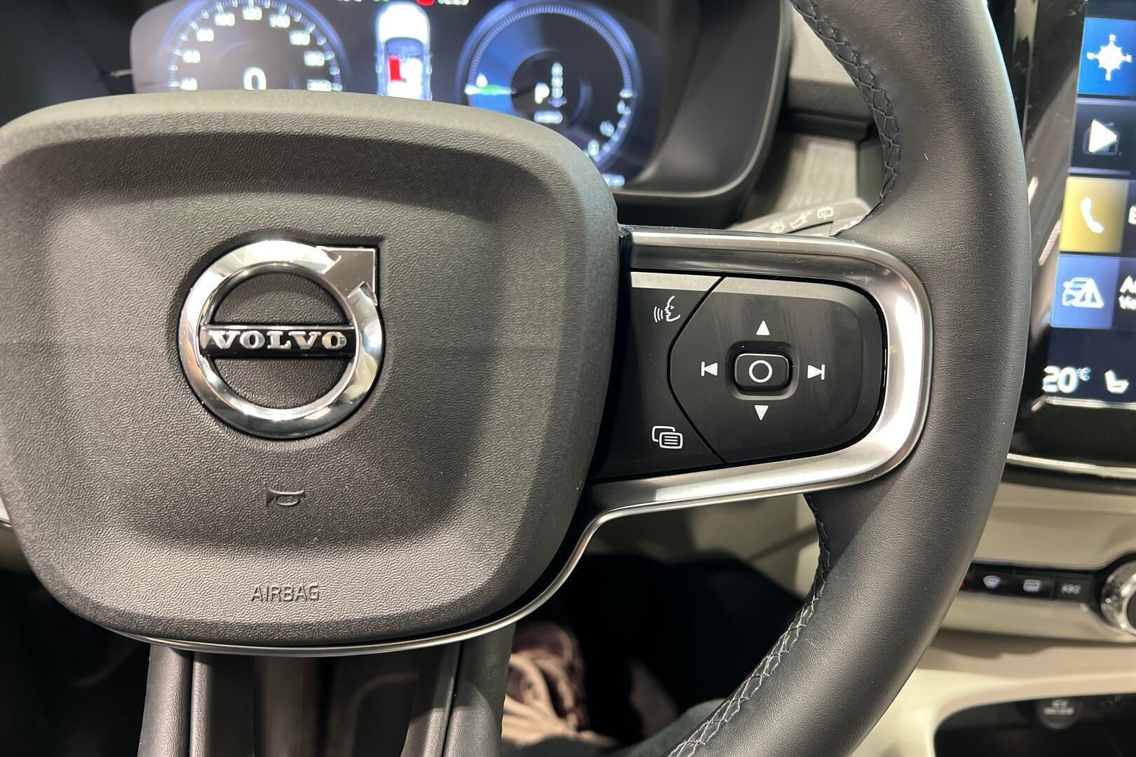VOLVO XC40 iso kuva 13