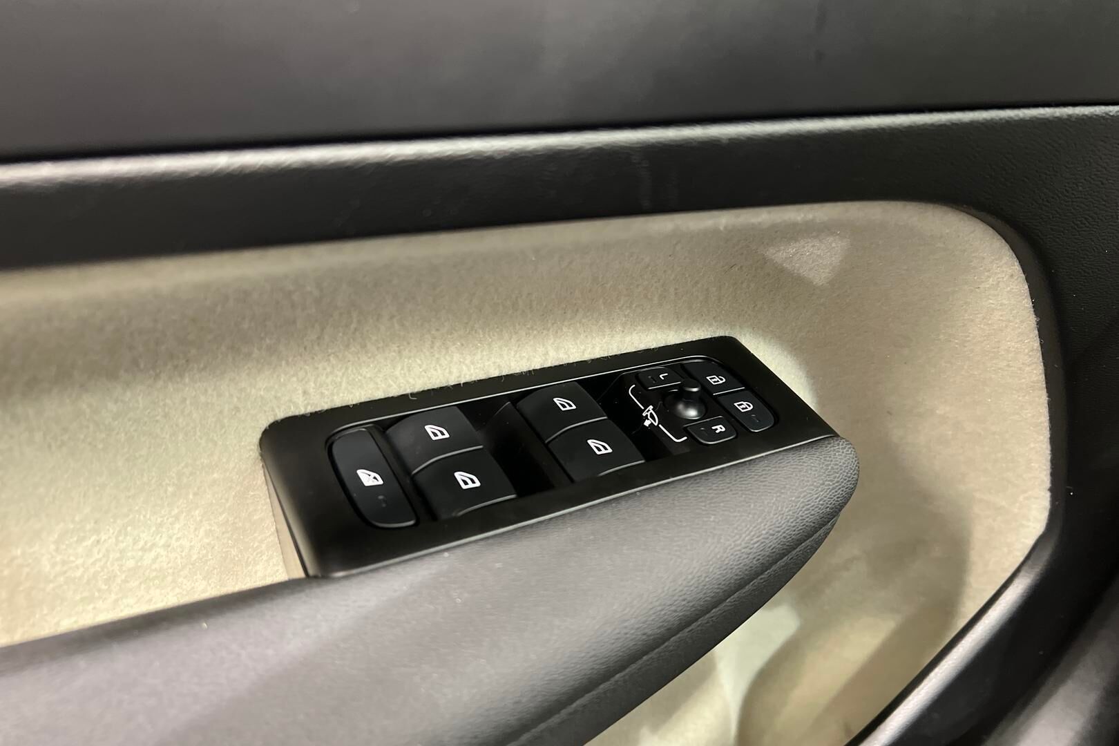 VOLVO XC40 iso kuva 16