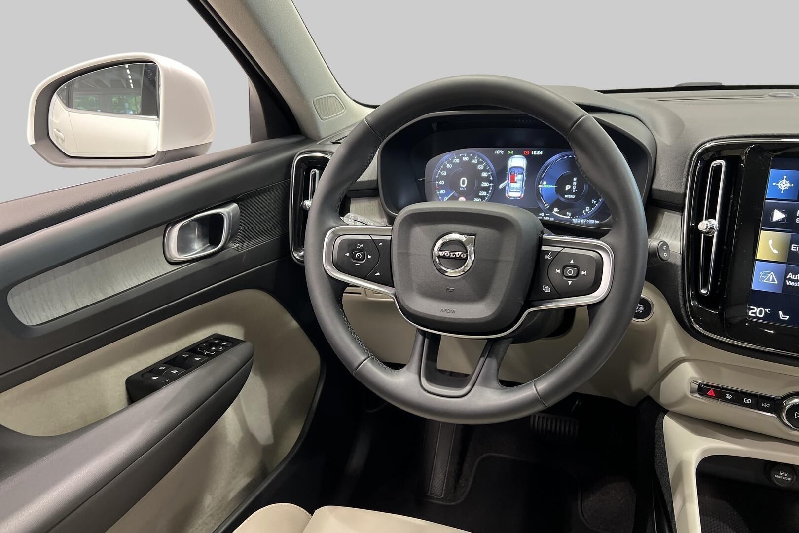 VOLVO XC40 iso kuva 17