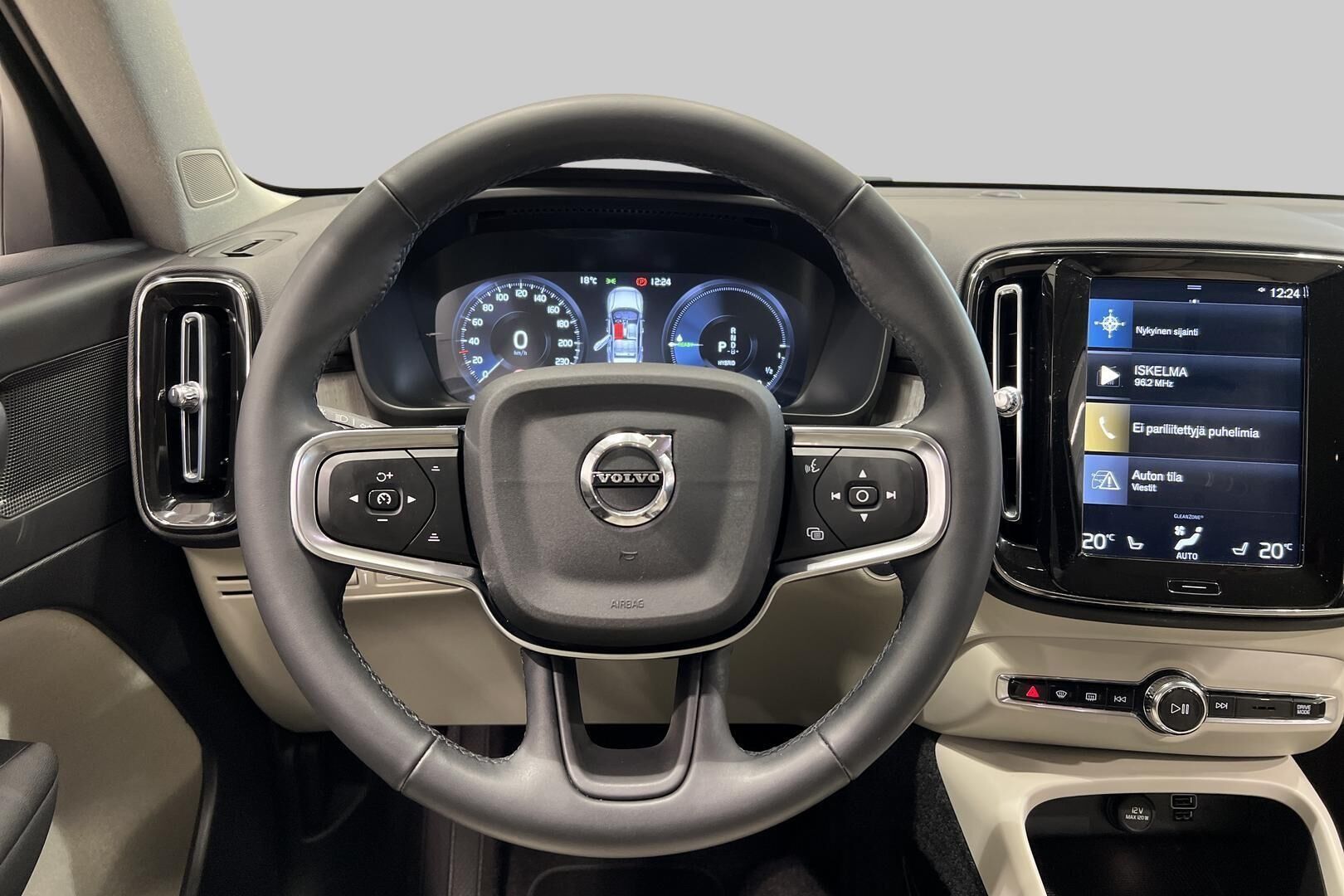 VOLVO XC40 iso kuva 18