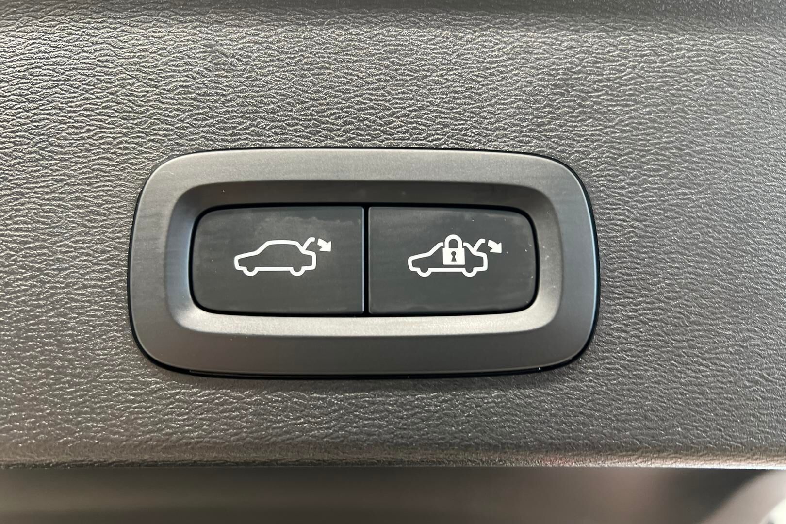 VOLVO XC40 iso kuva 34