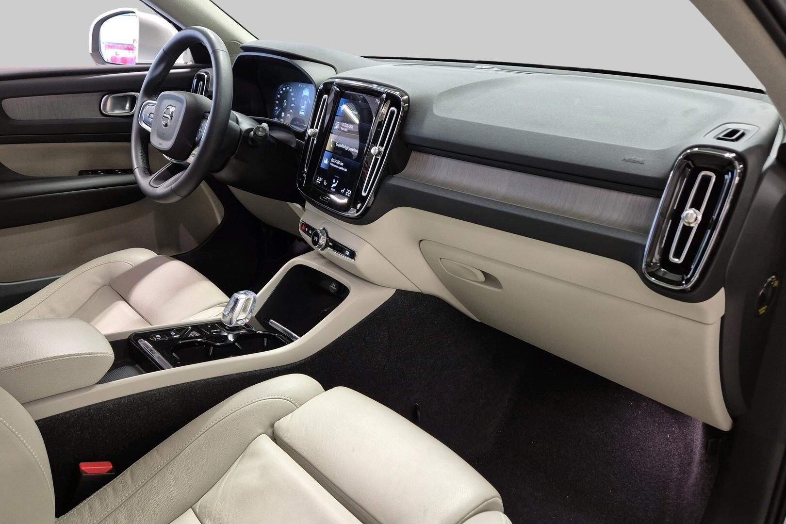 VOLVO XC40 iso kuva 5