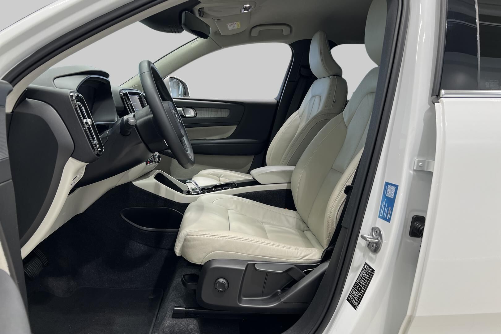 VOLVO XC40 iso kuva 6