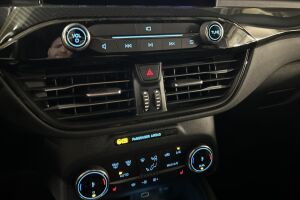 FORD KUGA esikatselu 22