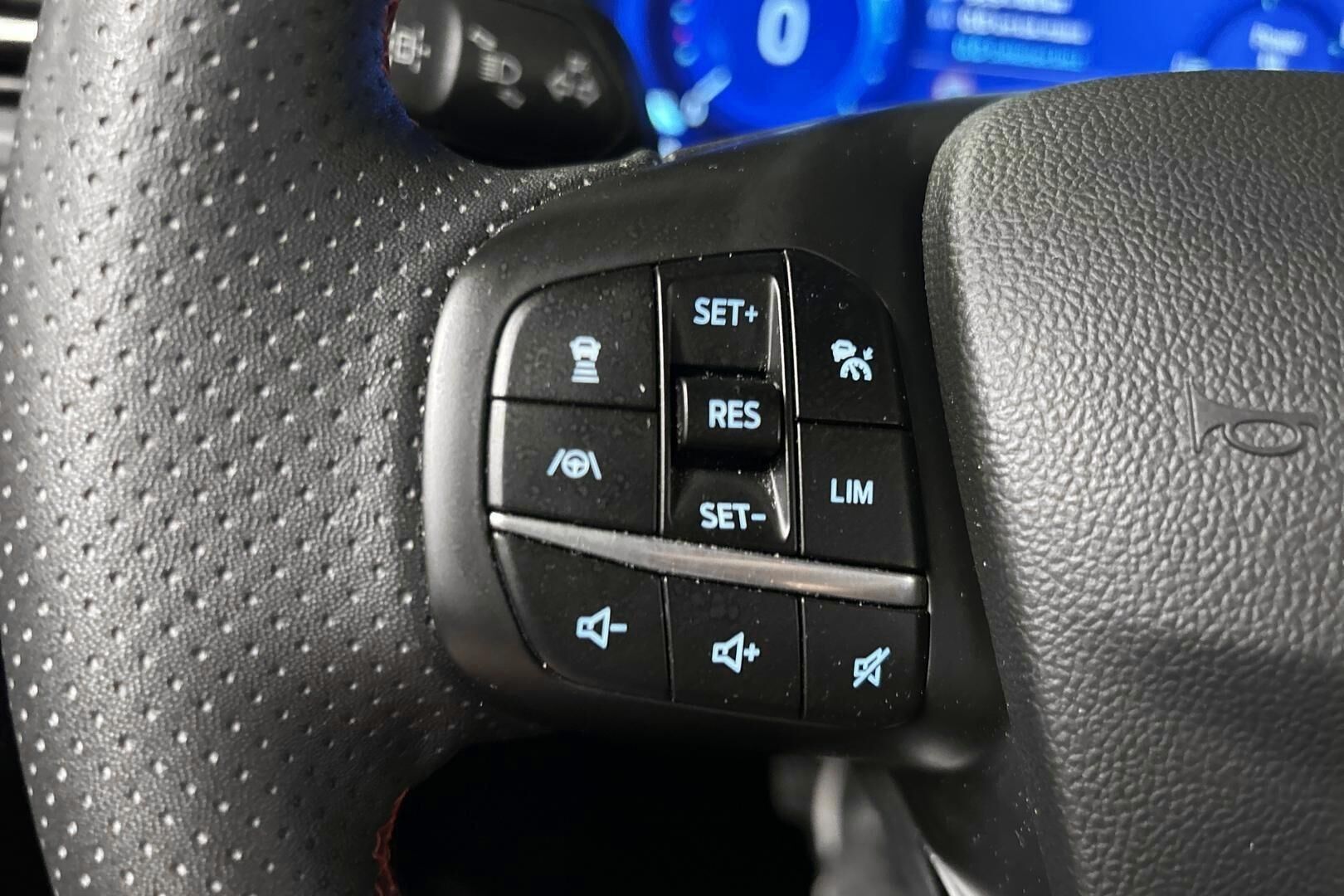 FORD KUGA iso kuva 27