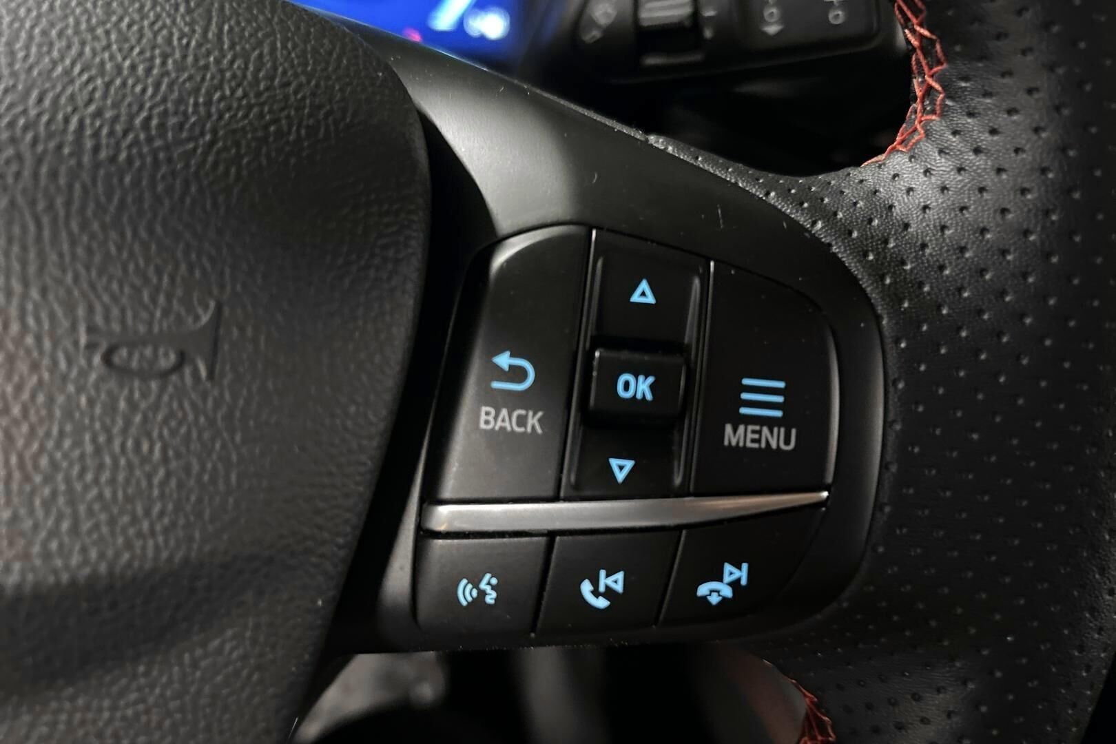 FORD KUGA iso kuva 28