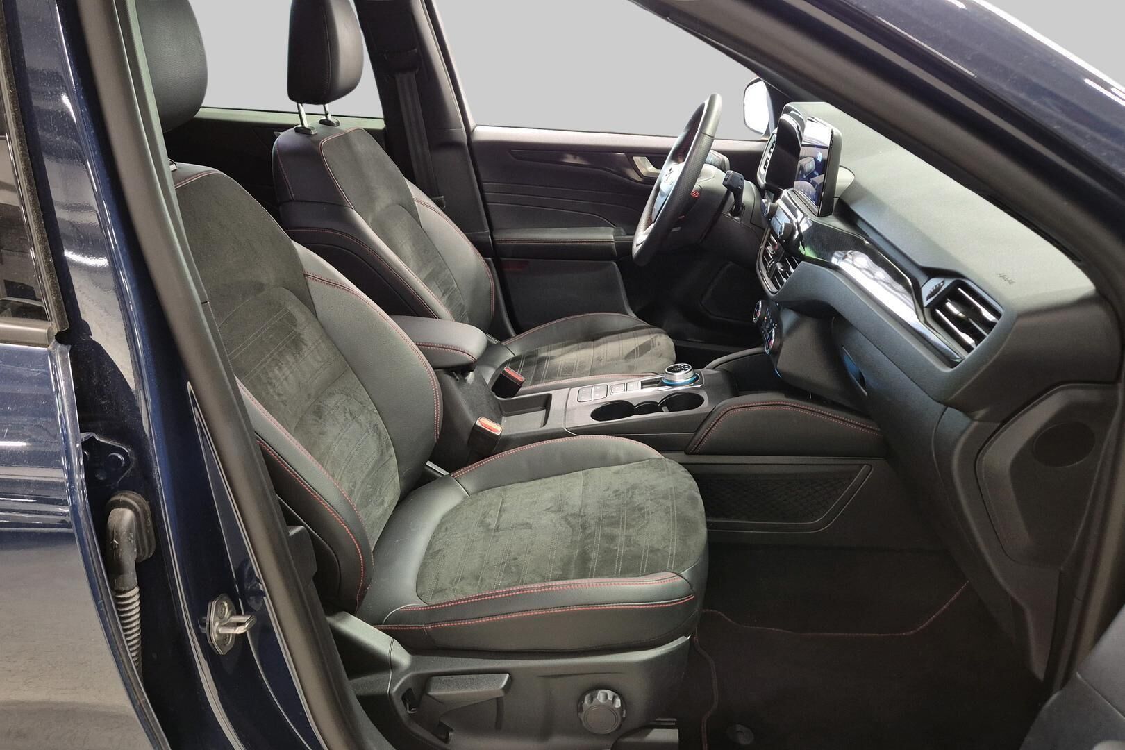 FORD KUGA iso kuva 6