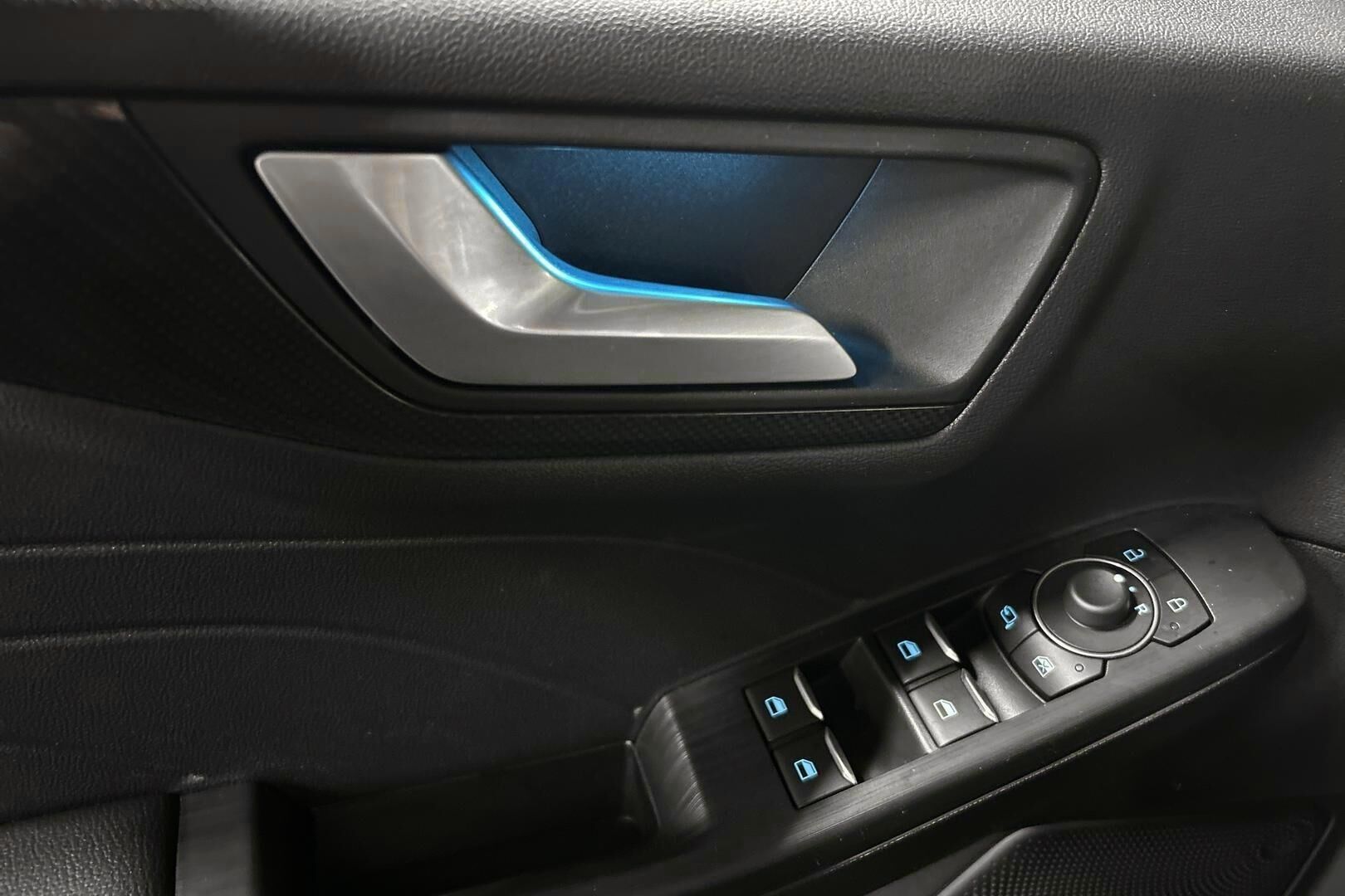 FORD KUGA iso kuva 30