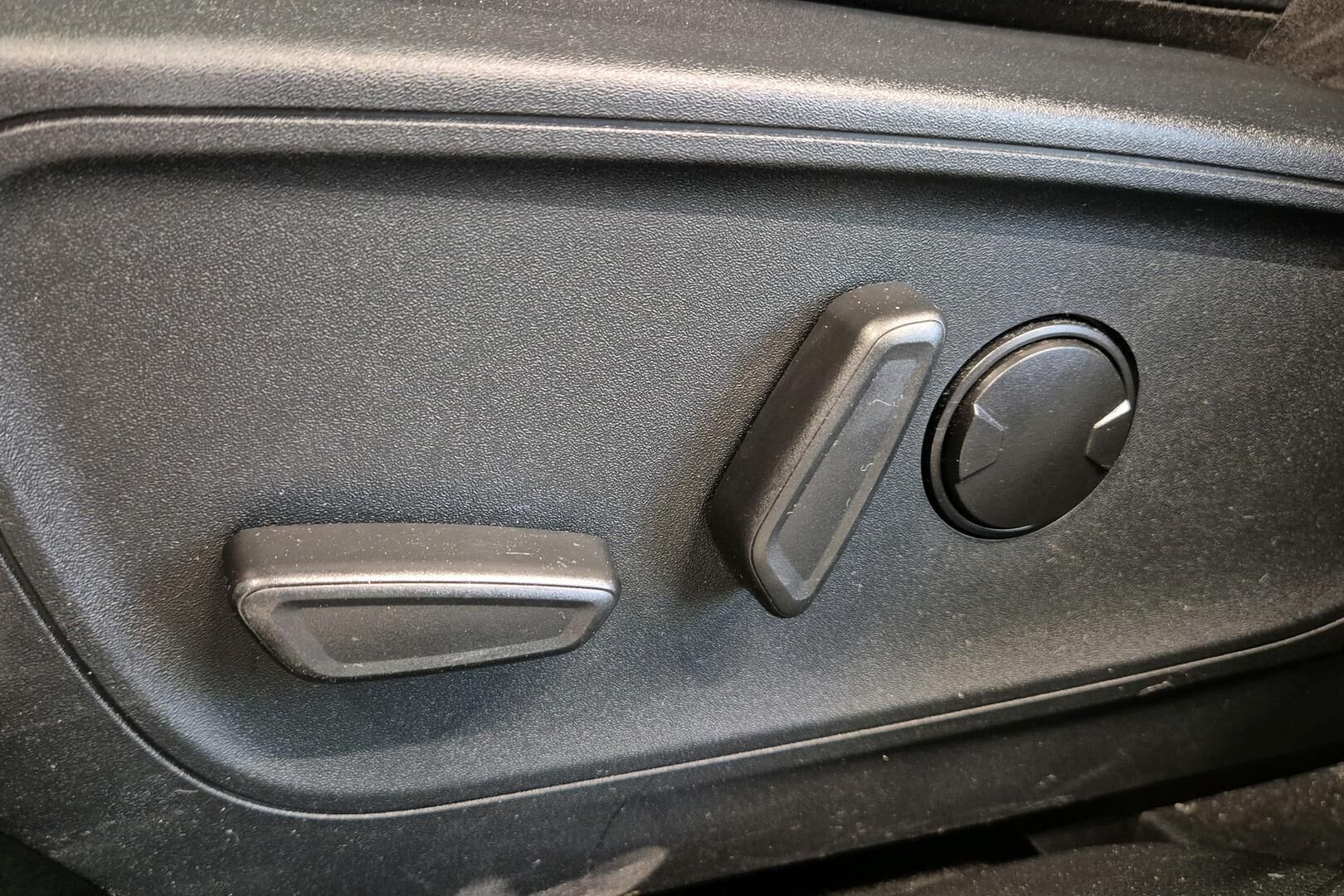 FORD KUGA iso kuva 4