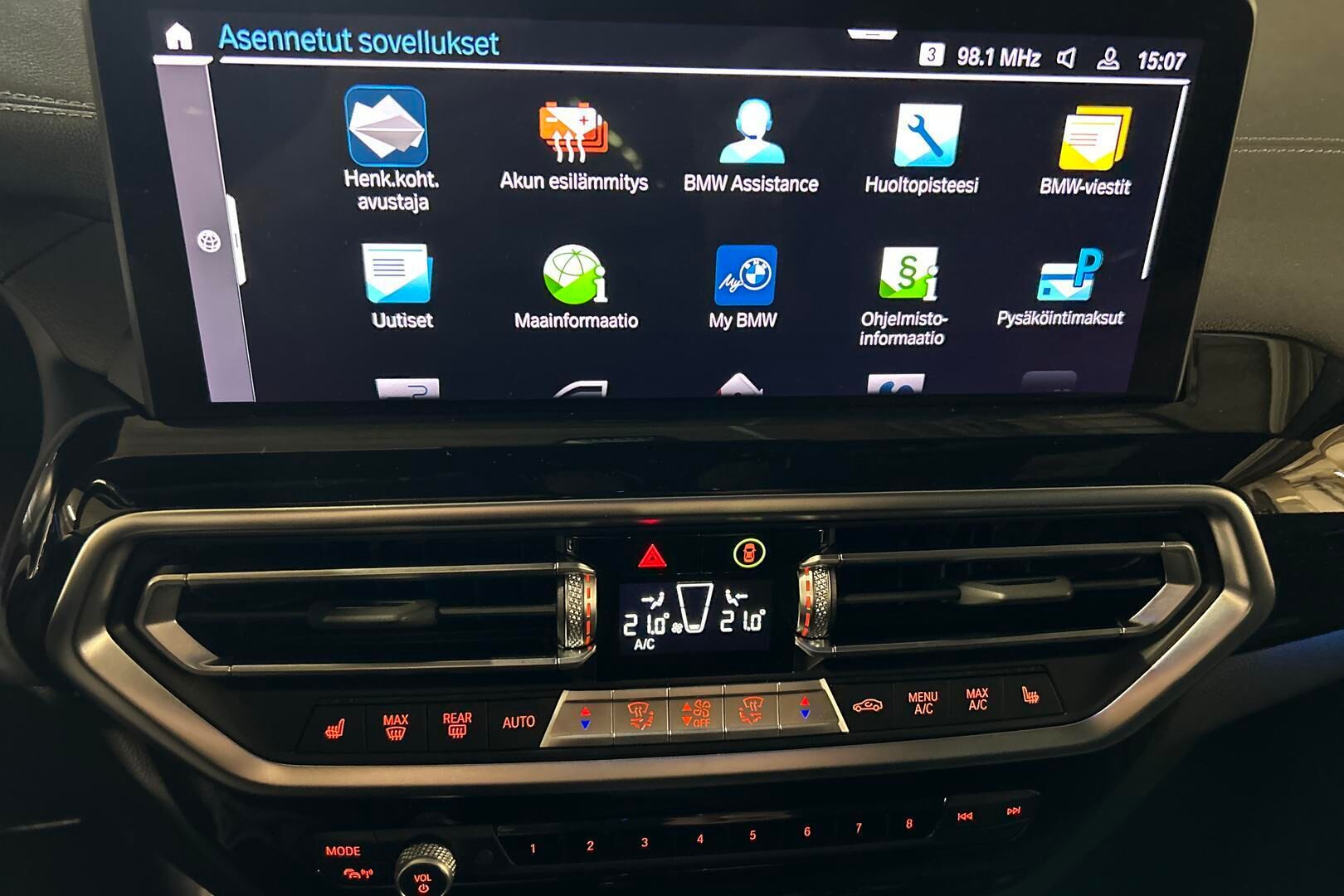 BMW iX3 iso kuva 18