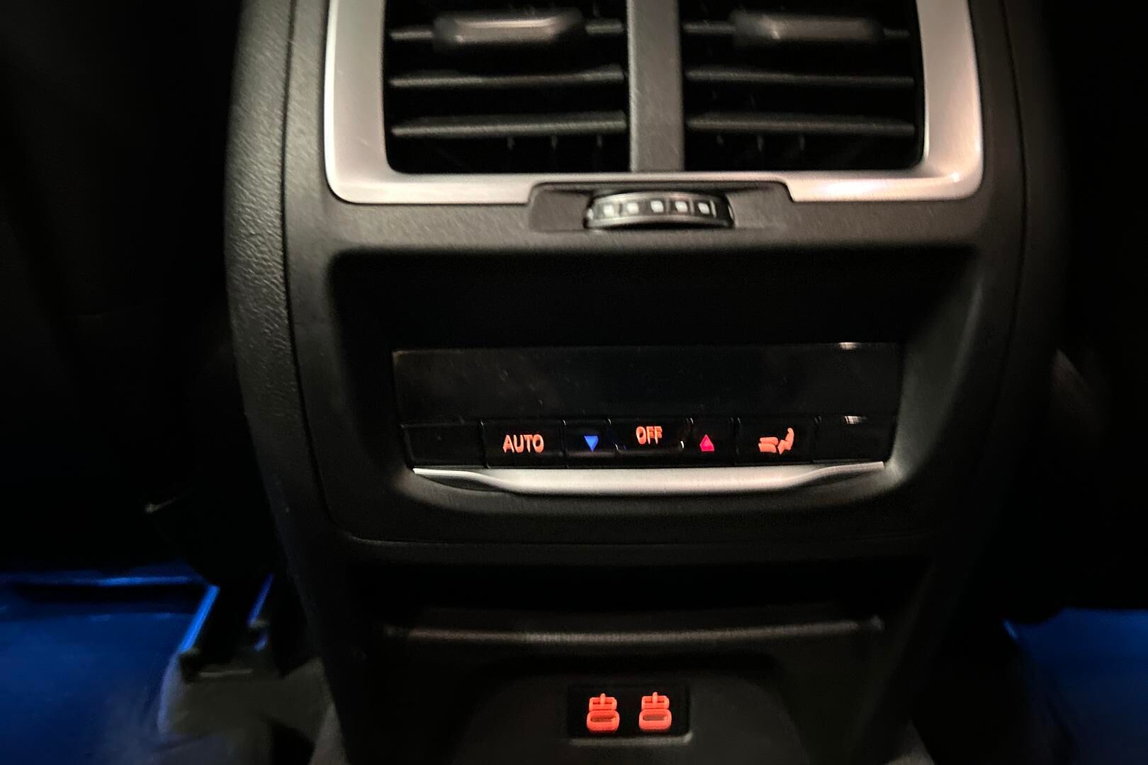 BMW iX3 iso kuva 30