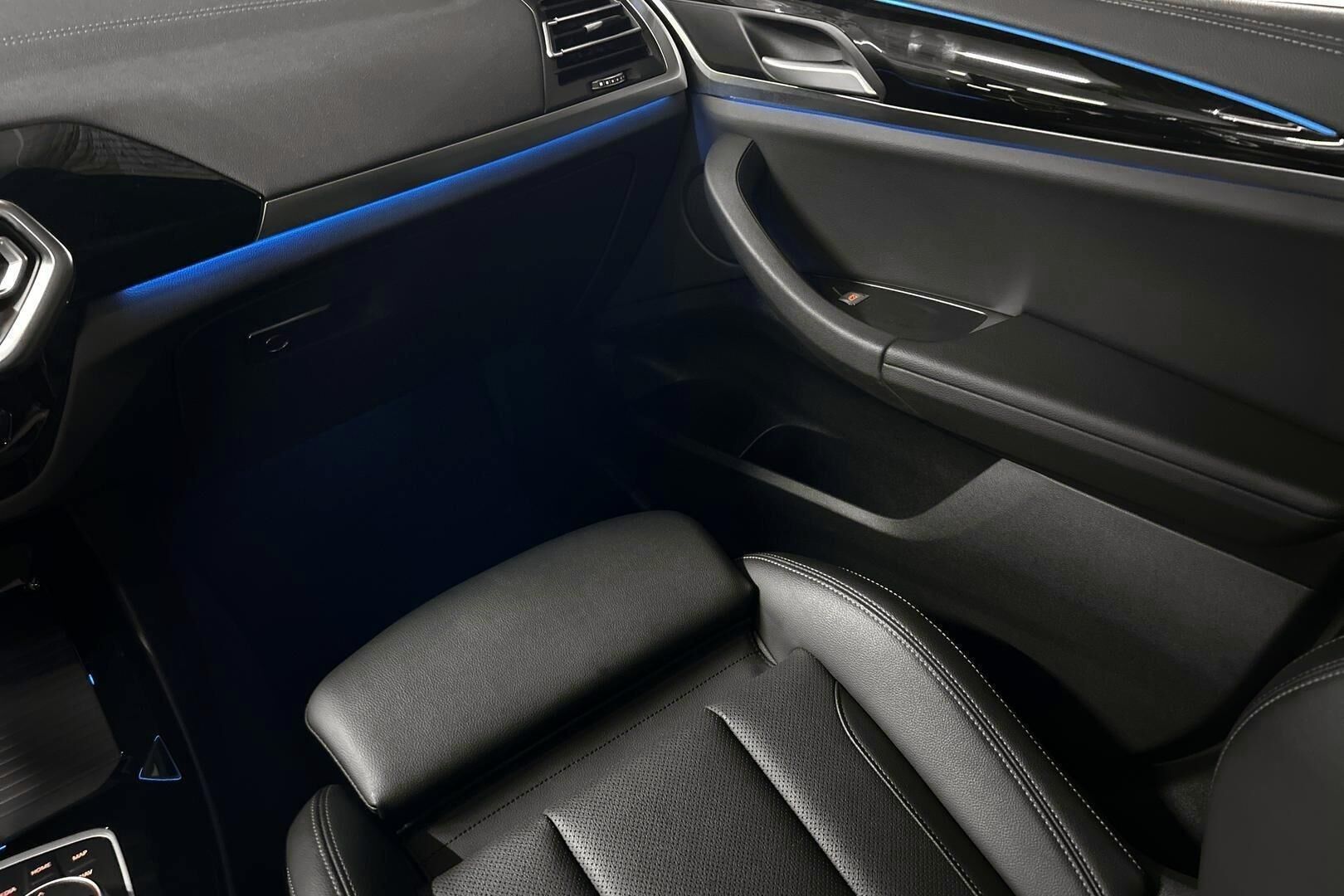 BMW iX3 iso kuva 33