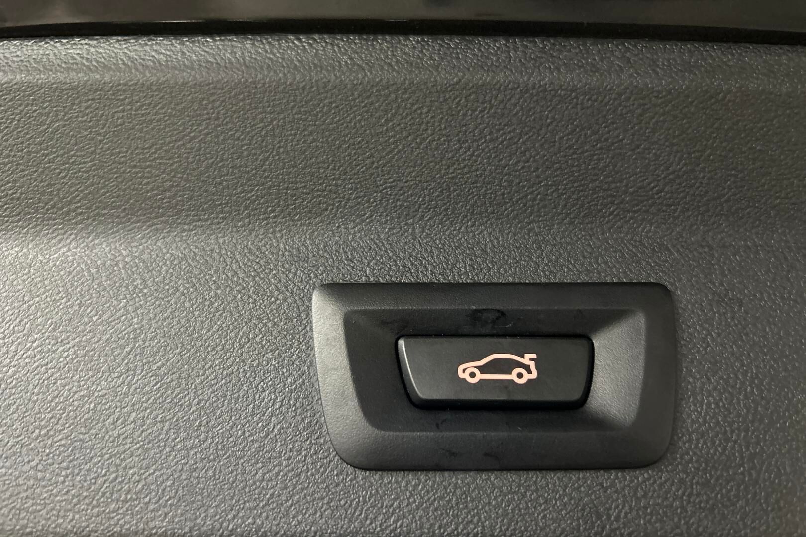 BMW iX3 iso kuva 35