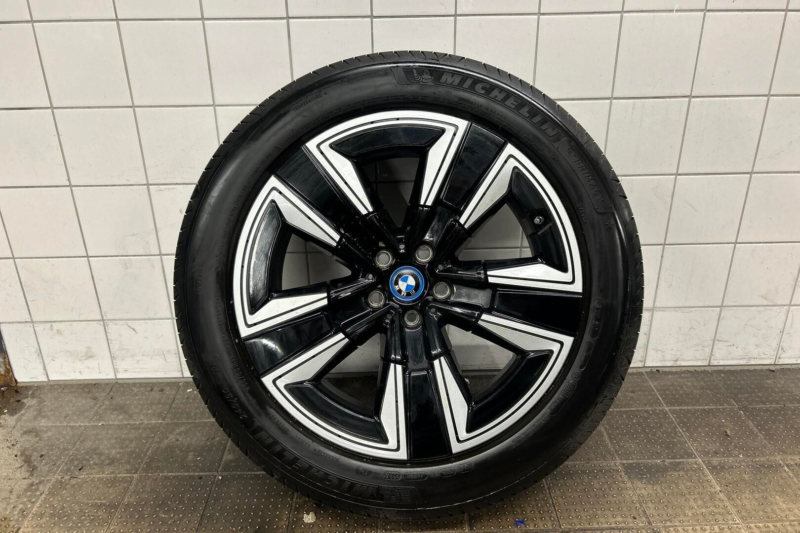 BMW iX3 iso kuva 37