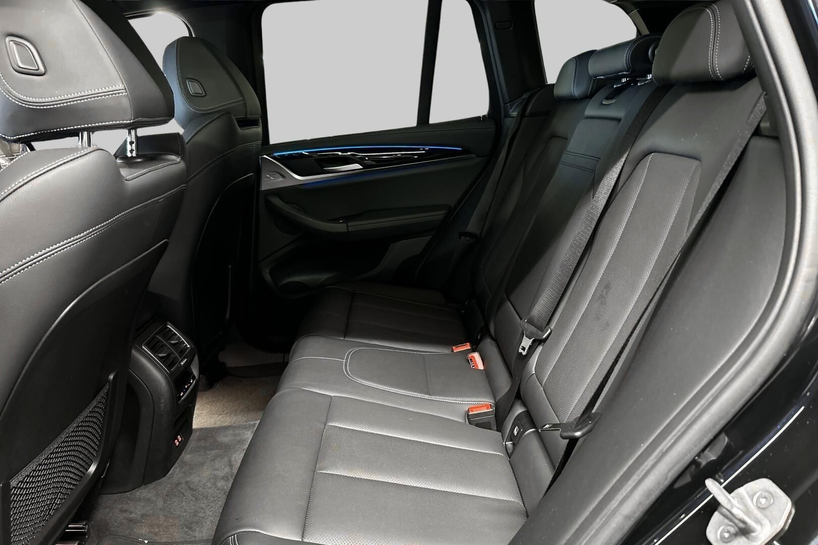 BMW iX3 iso kuva 9