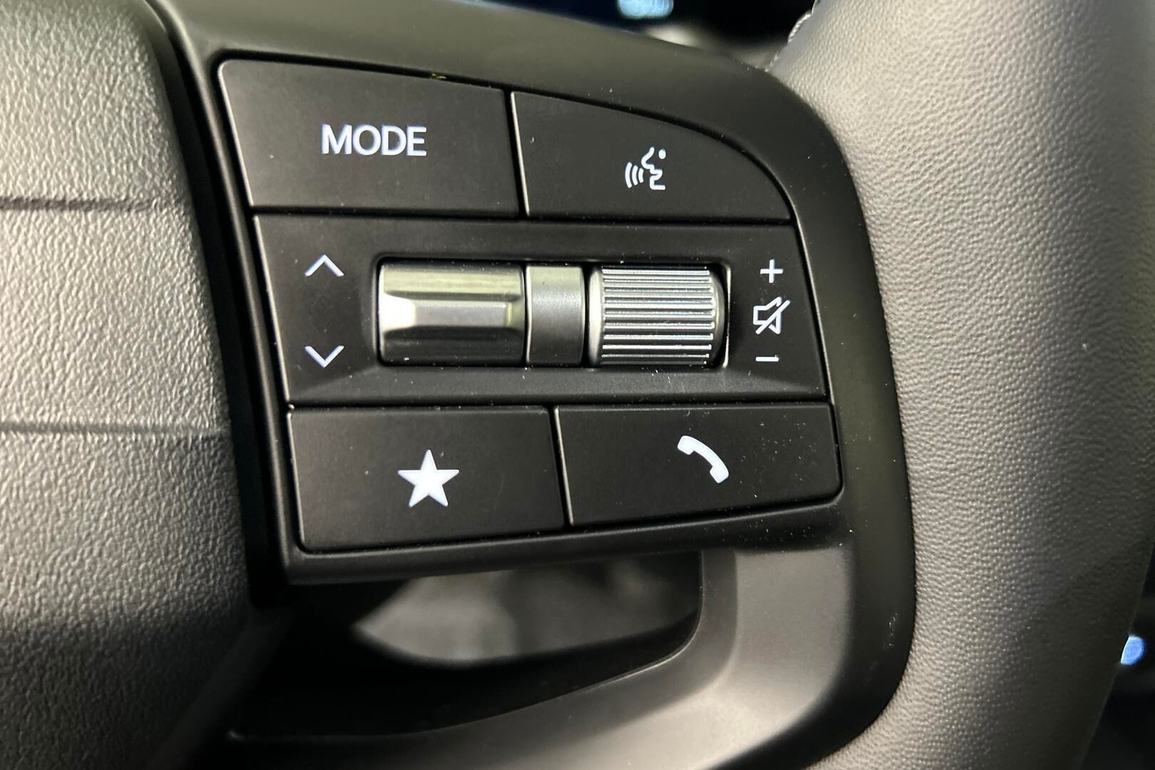 Kia K4 iso kuva 15