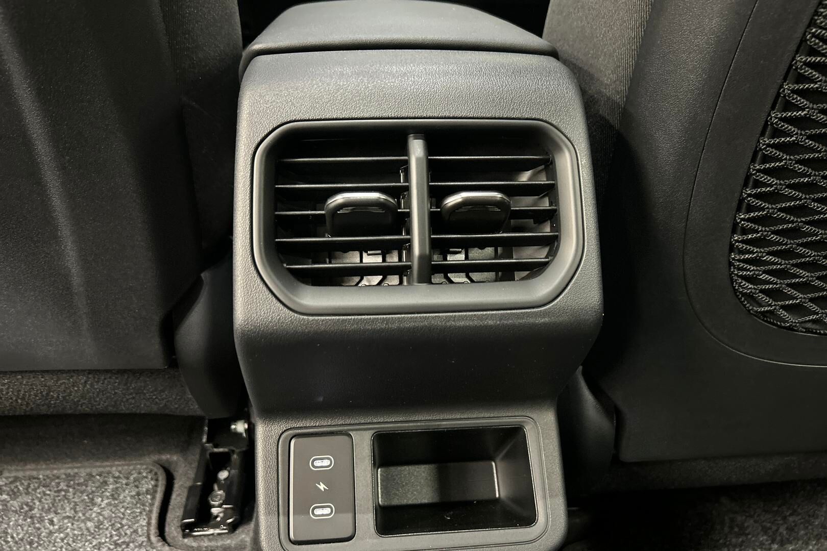 Kia K4 iso kuva 22