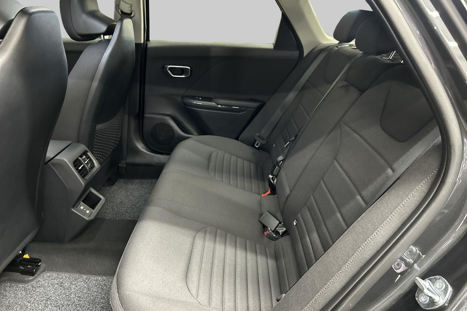 Kia K4 iso kuva 9