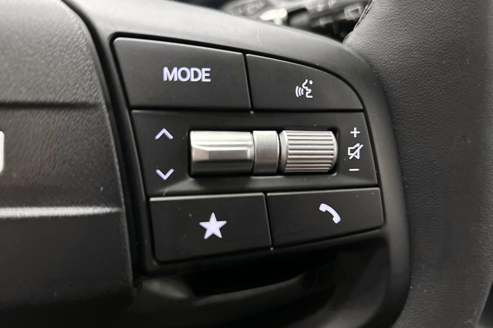 KIA K4 iso kuva 18