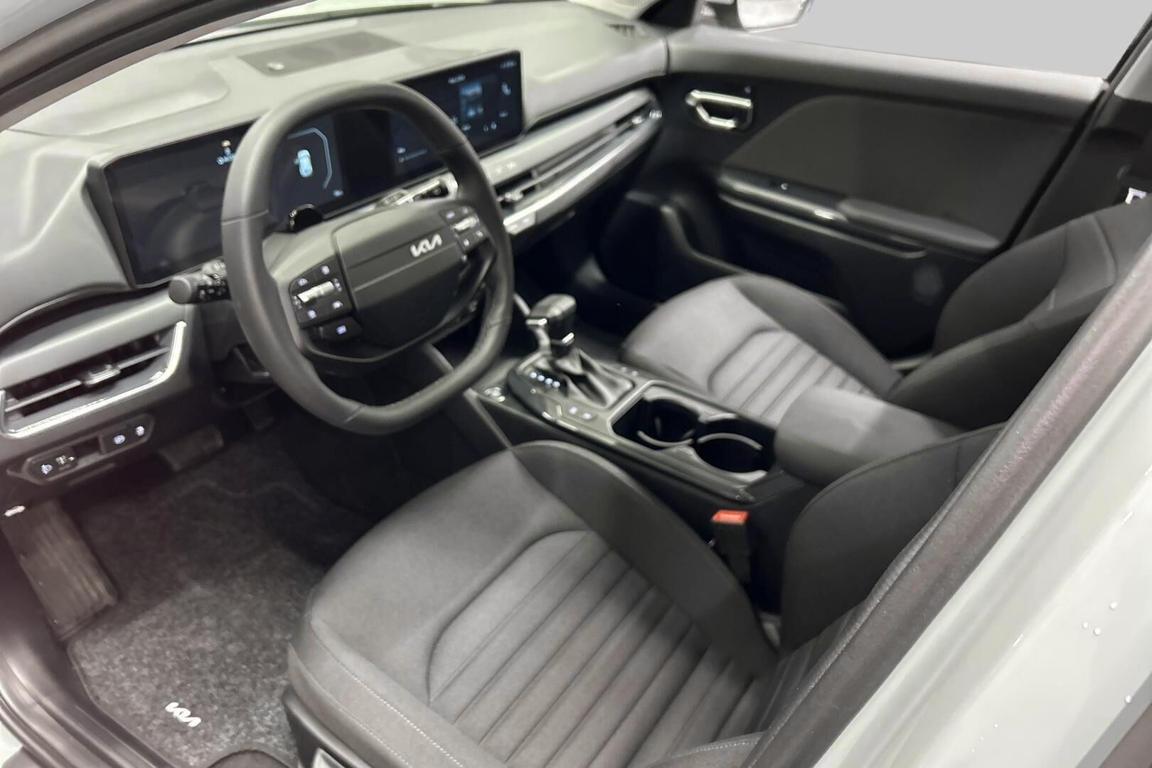 KIA K4 iso kuva 8