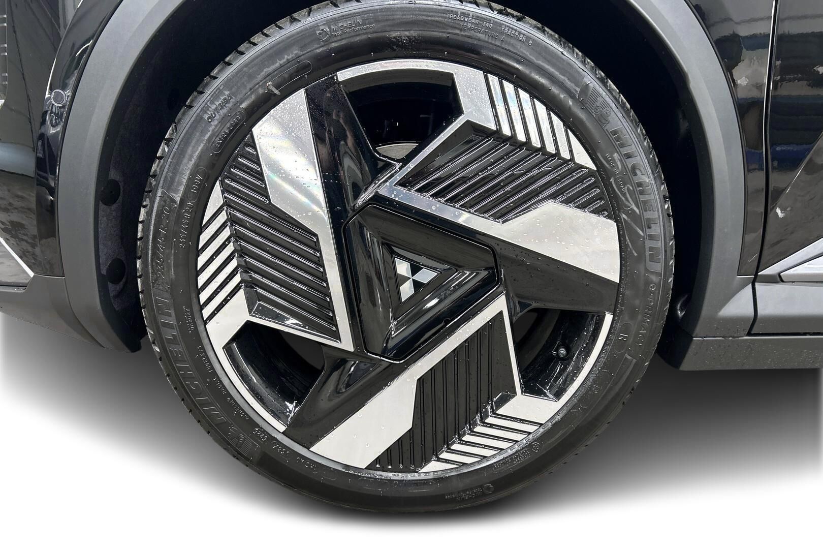Mitsubishi Eclipse Cross iso kuva 12